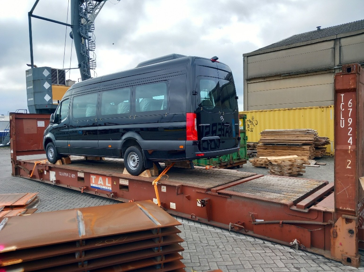 Bentri coordinates global automotive movements from Antwerp: vehicles, machinery and parts with accurate planning, safe handling and reliable partners.