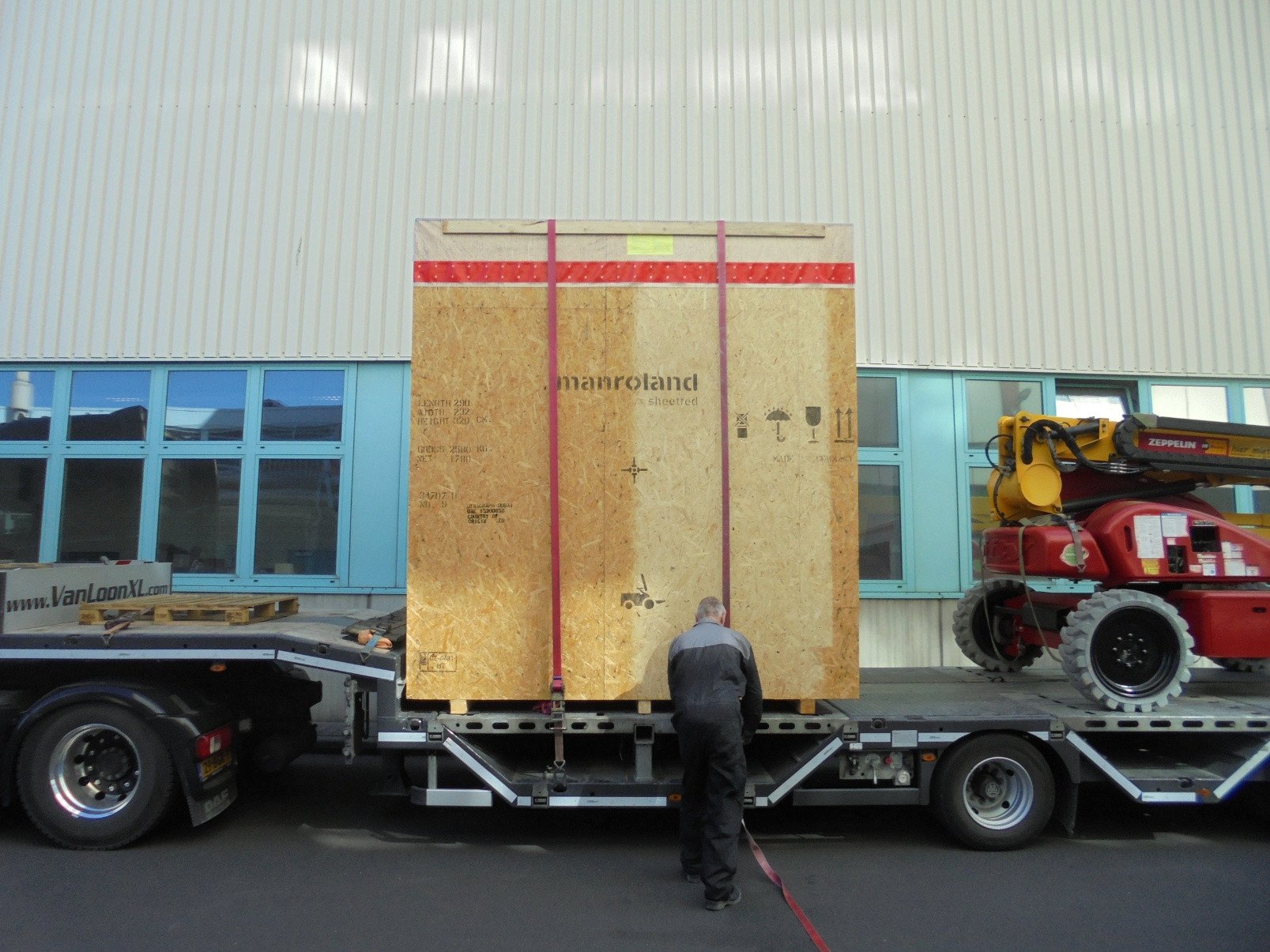 Efficient FCL and LCL shipping with one steady contact. Bentri manages planning, packing, customs and documentation with clear communication.