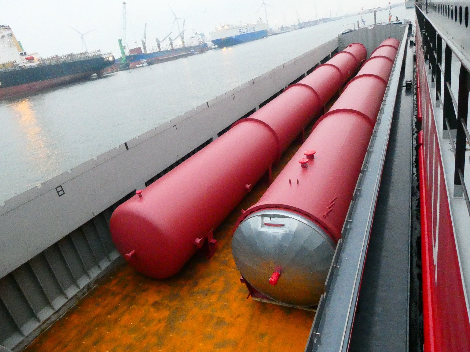 For oversized, heavy lift and breakbulk cargo, Bentri coordinates permits, documentation and handling with trusted partners and tracked milestones.