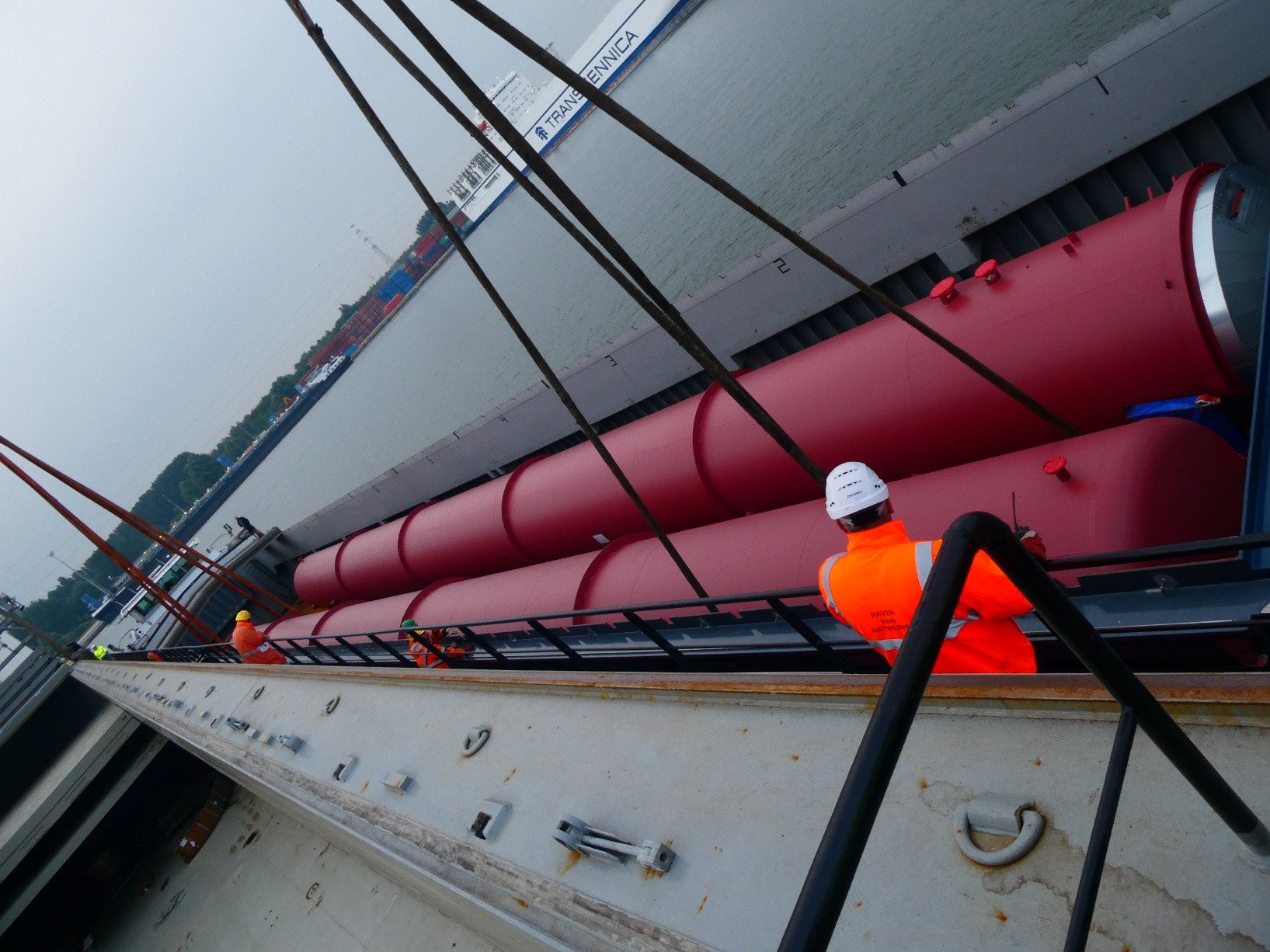 For oversized, heavy lift and breakbulk cargo, Bentri coordinates permits, documentation and handling with trusted partners and tracked milestones.