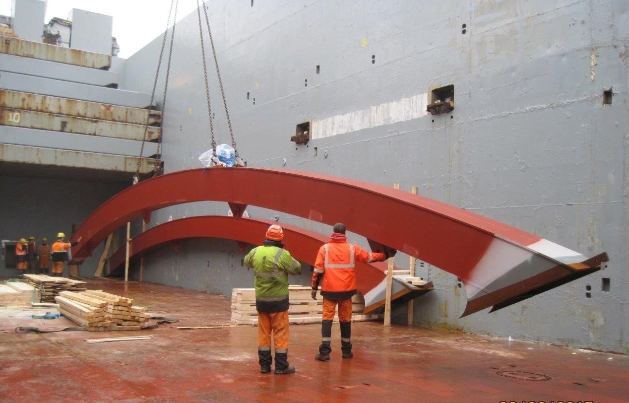 For oversized, heavy lift and breakbulk cargo, Bentri coordinates permits, documentation and handling with trusted partners and tracked milestones.